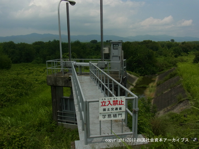 学島樋門（川島町）01.jpg