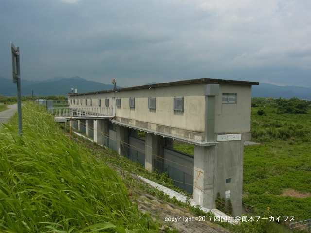 ほたる川樋門（川島町）01.jpg