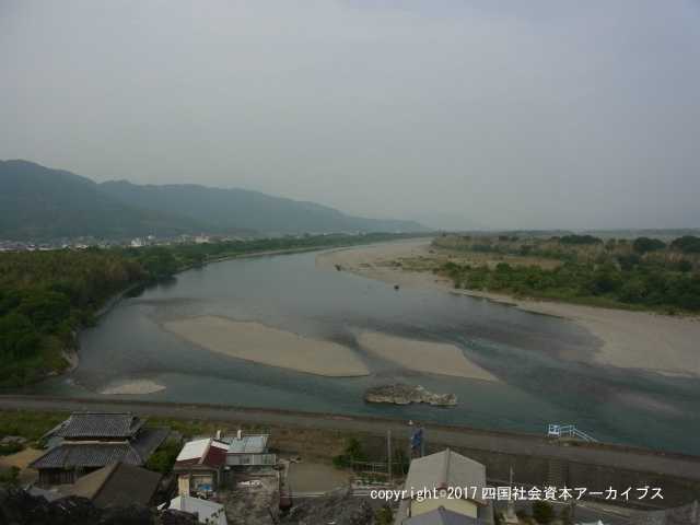 川島城山から吉野川と善入寺島03.jpg