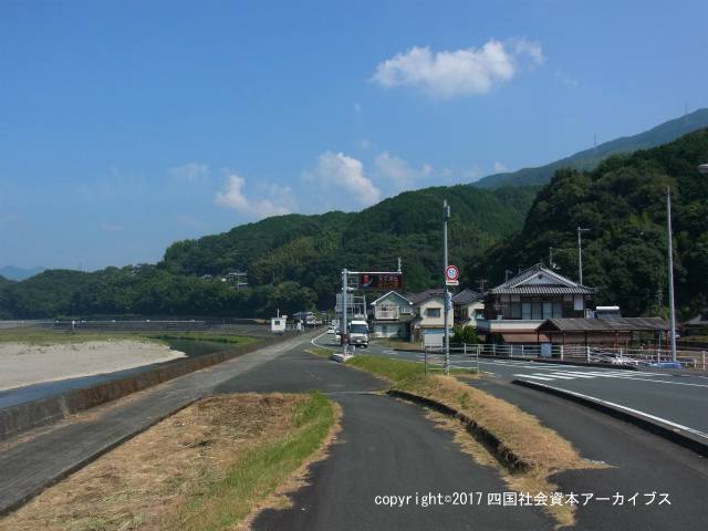 五郎駅前から下流方向03.jpg