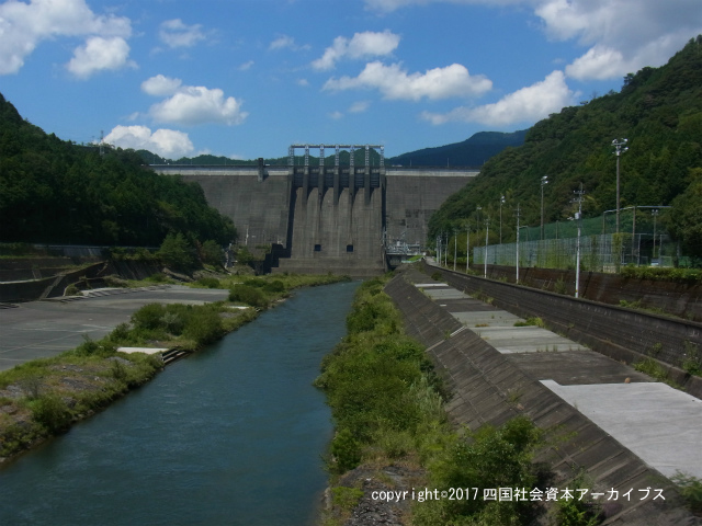早明浦ダム03.jpg