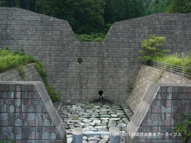 鈴ヶ谷堰堤03.jpg