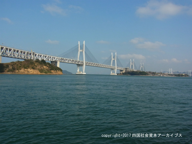 与島から羽佐島（左）と黒岩島、櫃石島方向04.jpg