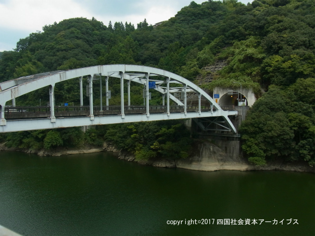 宇和川大橋と坂石トンネル02.jpg