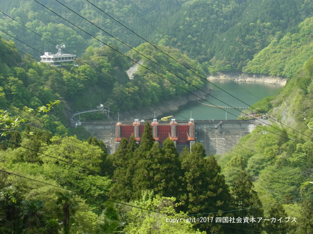 新宮ダムと新宮村の対応 四国社会資本アーカイブス