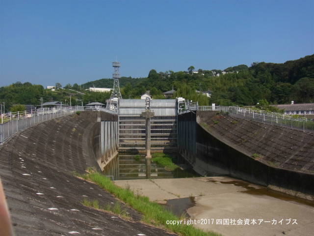 日下川放水路呑口部04.jpg