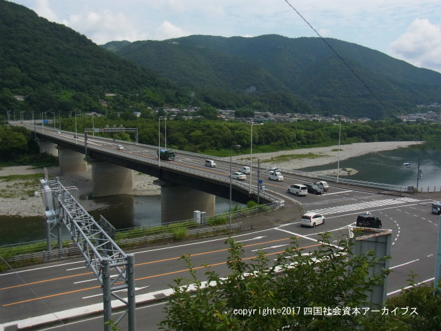 四国中央橋.jpg