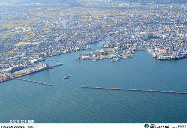 徳島2900（東から小松島港と神田瀬川）20121203.jpg