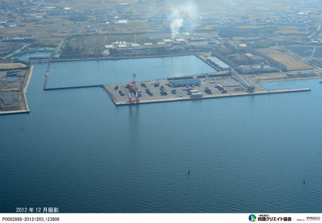 徳島小松島港赤石地区国際ターミナル整備事業（岸壁10m） 四国社会資本アーカイブス