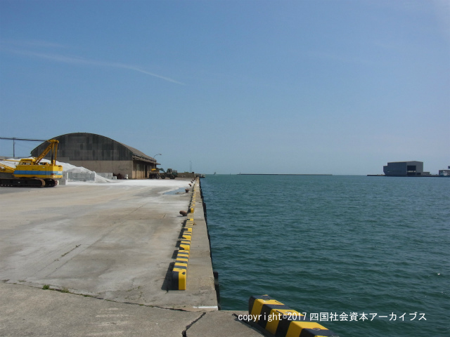 大新田の壬生川港（北東端方向）01.jpg