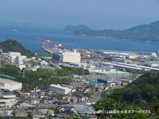 s-垣生山山頂から松山港外港地区をのぞむ（左は忽那山）06.jpg